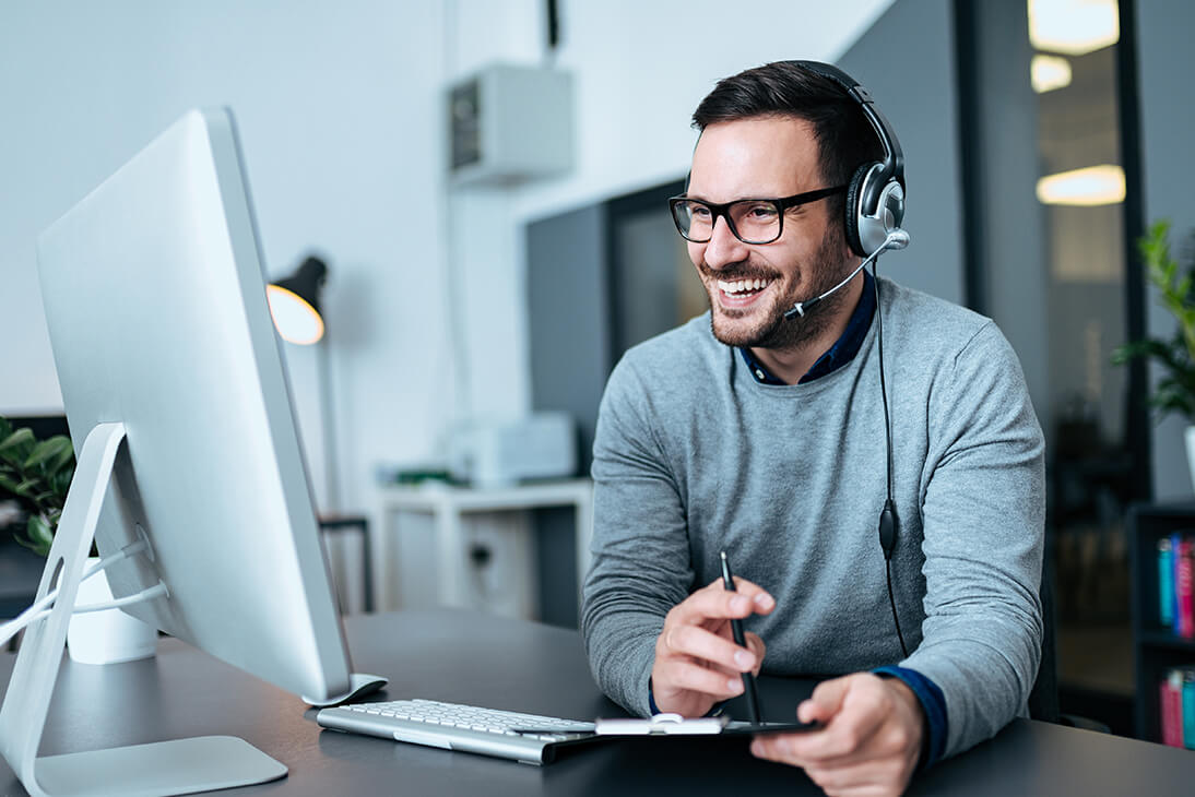 A support agent talking to a customer